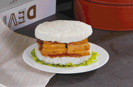  聯(lián)手老牌經(jīng)銷(xiāo)商，樂(lè)肴居米漢堡引爆便利店渠道