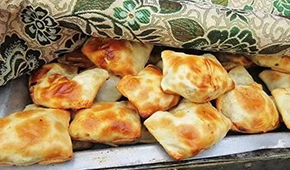 餐飲引領(lǐng)、生產(chǎn)接力，新疆風(fēng)味烤包子風(fēng)靡全國